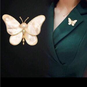 Elegant Gold Butterfly Brooch With White and Pearl Center nwt